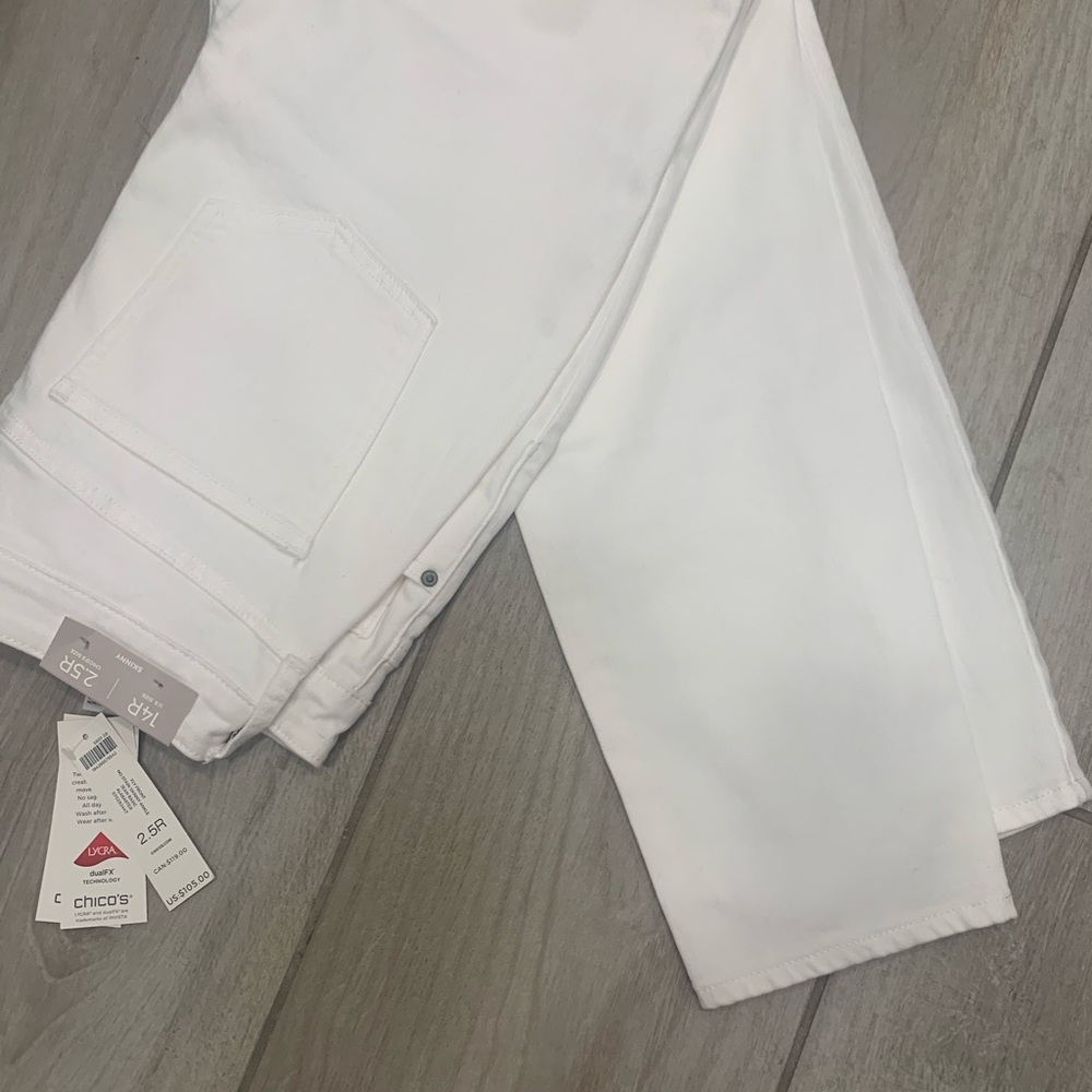 NWT Chico’s size 2.5 (or 14 regular) white jeans  Skinny